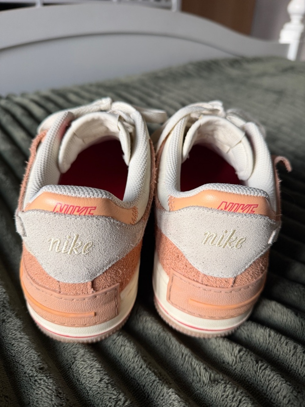 Nike Suede Air Force 1 Sneakers Cream & Peach - Picture 2 of 5